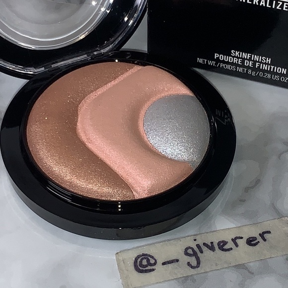 OTHEREARTHLY MAC Extra Dimension SkinFinish - Picture 5 of 17